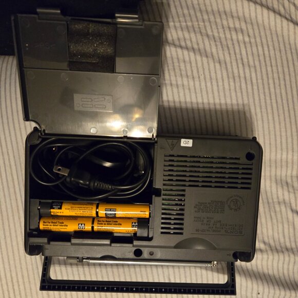 SONY PORTABLE RADIO - Picture 4 of 4